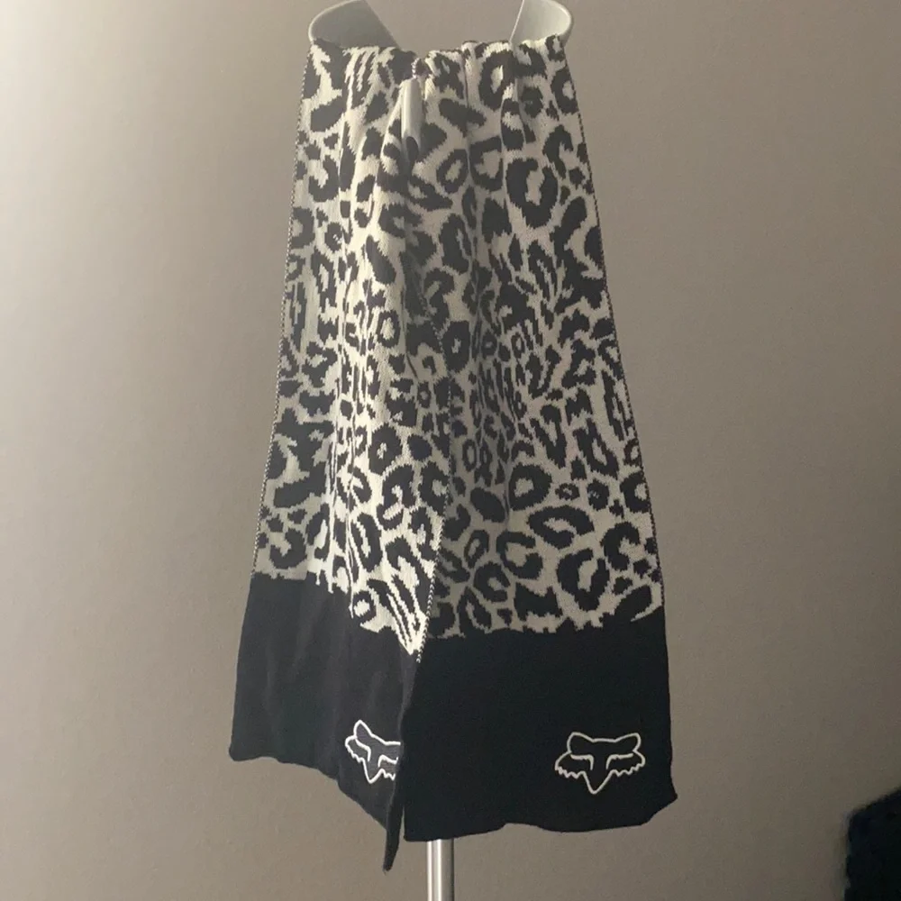 Fox Cheetah Scarf - Picture 1 of 2